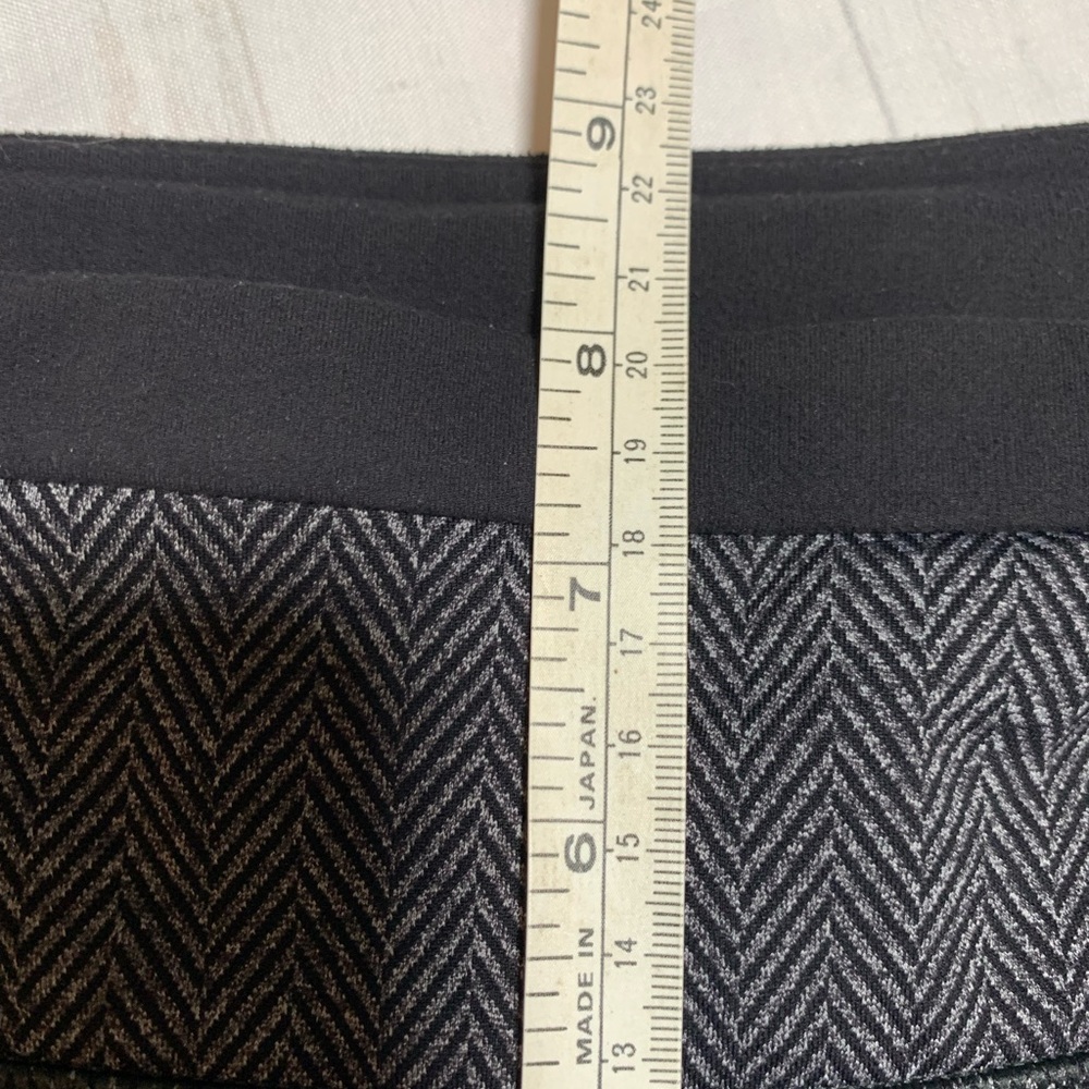 Lululemon Herringbone leggings. Black/gray. Size 8. - Picture 8 of 12